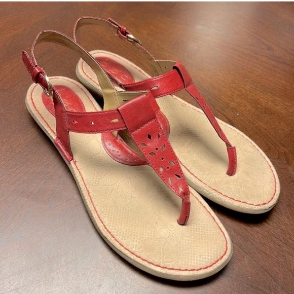 Born concept red T Strap Thong sandals size 6M Eyelet Vegan Leather Good Used C - Picture 1 of 8
